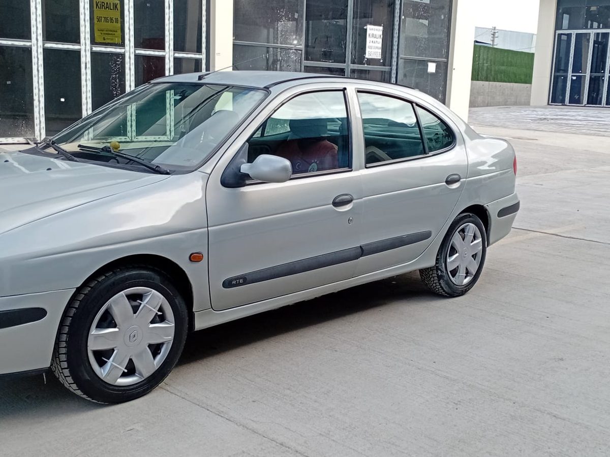 Gümüş Renault Megane kaporta boya sonrası teslim - Sincan